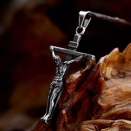 Collar Cruz de Redención Inquebrantable