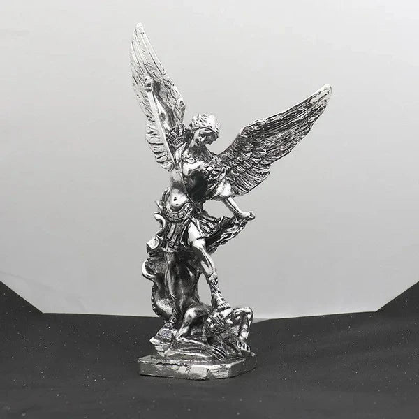 Arcángel San Miguel — Estatua de Protección y Justicia Divina