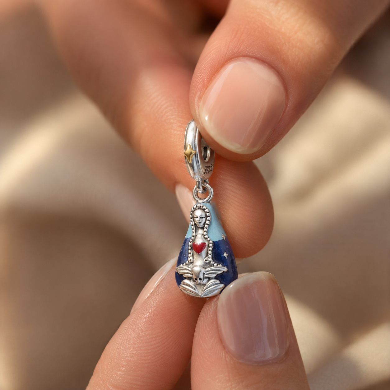 Dije Manto Sagrado de Nuestra Señora — Plata 925