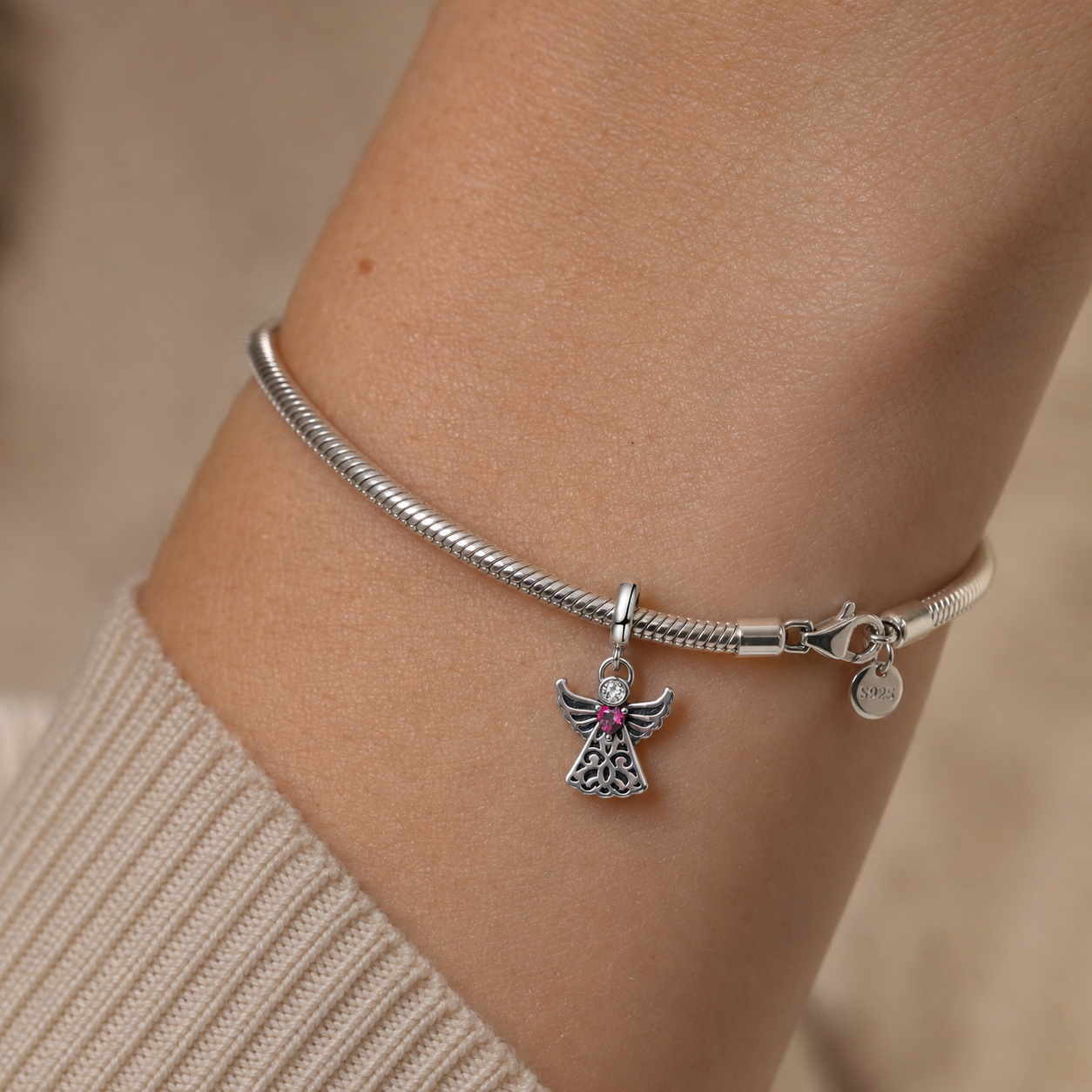 Dije Ángel con Corazón Rosa — Plata 925