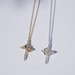 Collar Cruz & Corona – Elegancia y Propósito