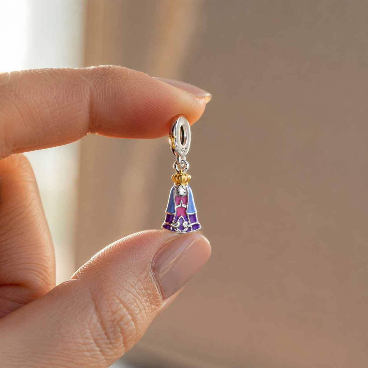 Dije Virgen del Manto Rosa Celestial — Plata 925