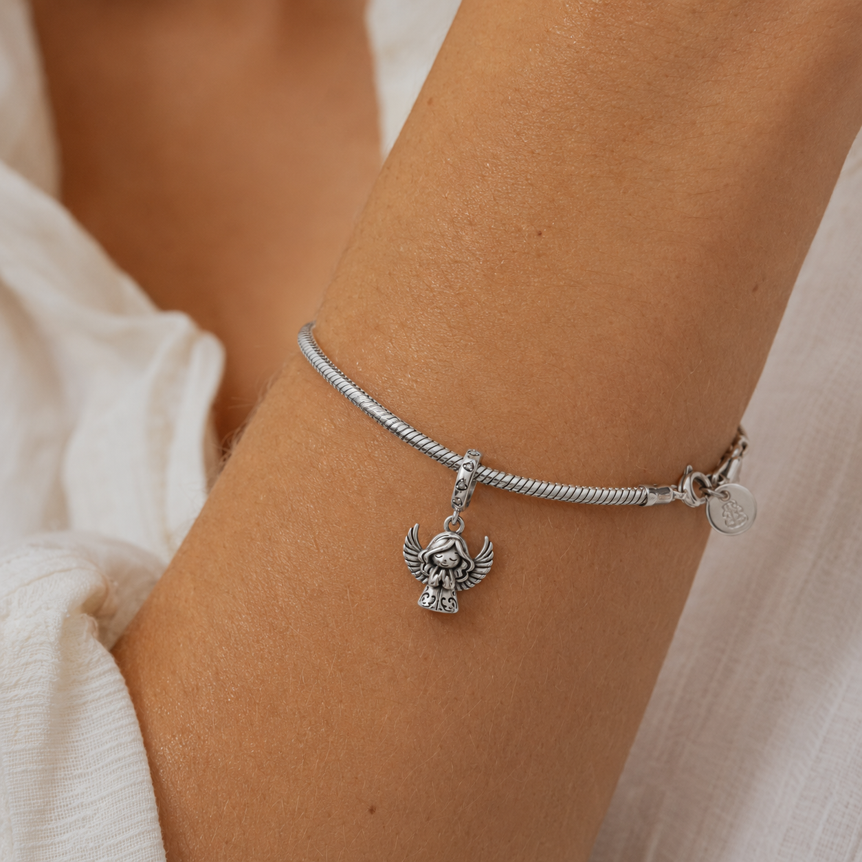 Dije Ángel en Oración — Plata 925