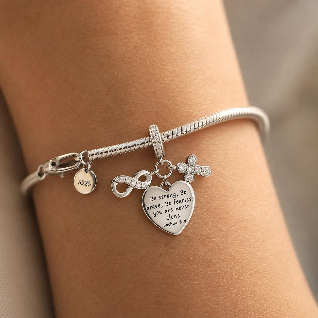 Dije Corazón "Sé Fuerte y Valiente"