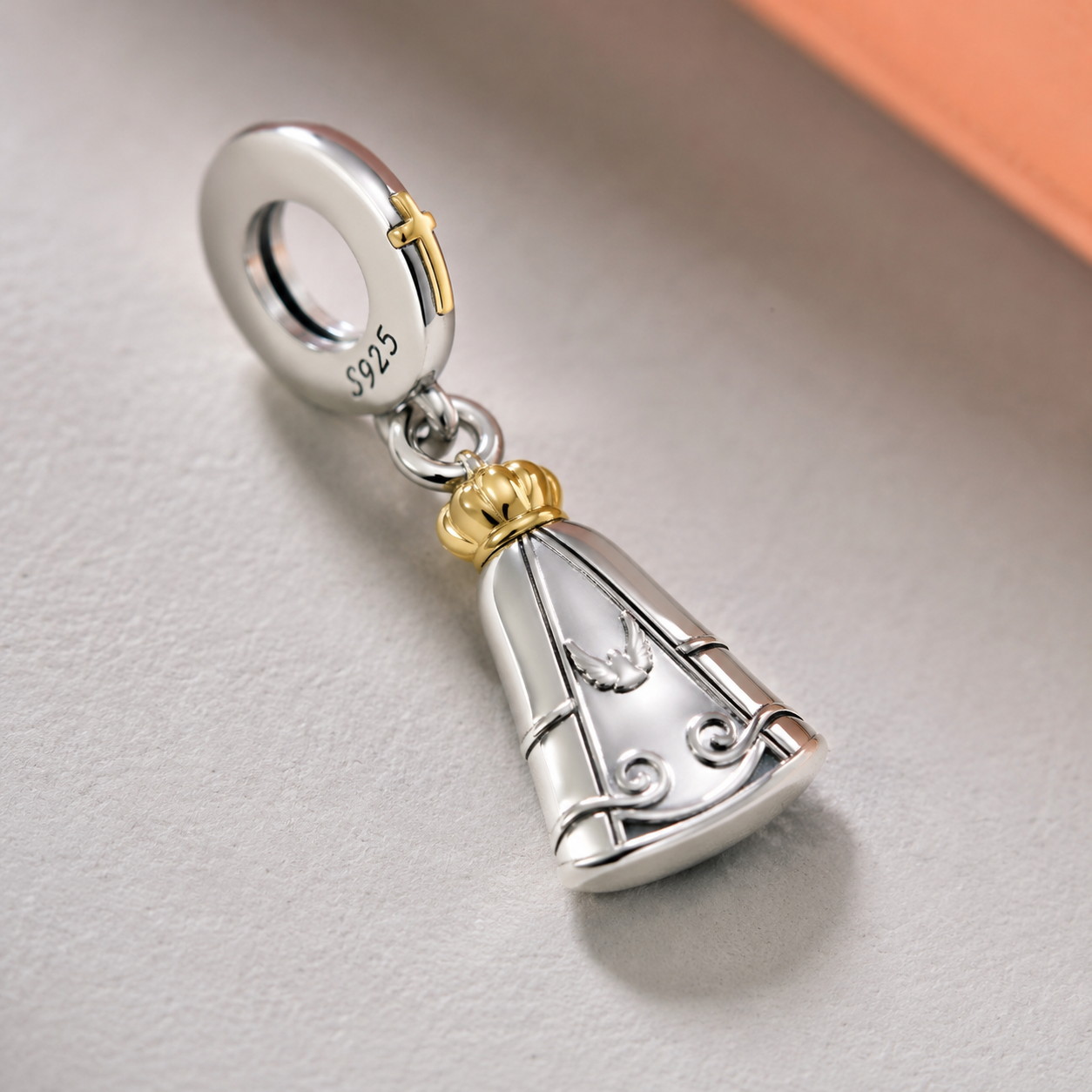 Dije Virgen del Manto Rosa Celestial — Plata 925