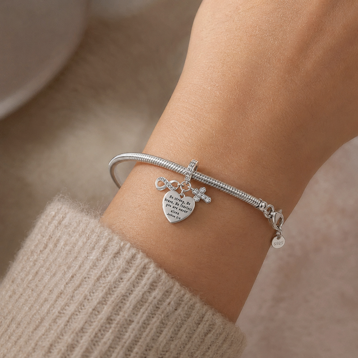 Dije Corazón "Sé Fuerte y Valiente"