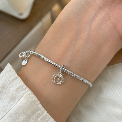 Dije Aros Entrelazados con Cruz — Plata 925