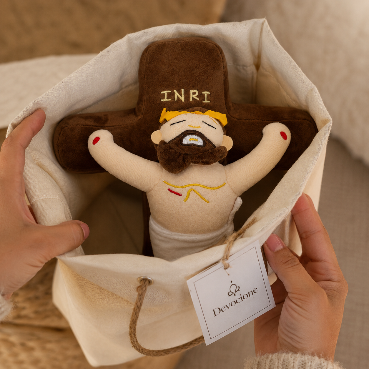 Almohadón de Peluche Cristo Crucificado — Cruz INRI