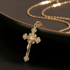 Collar Cruz Radiante