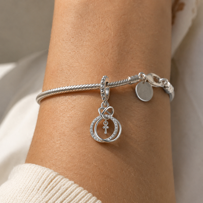 Dije Aros Entrelazados con Cruz — Plata 925