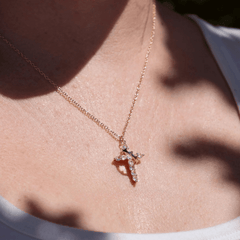 Collar Cruz & Corona – Elegancia y Propósito