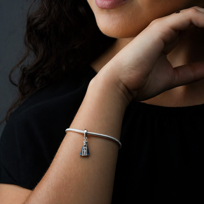 Dije Reina del Manto Zafiro — Plata 925
