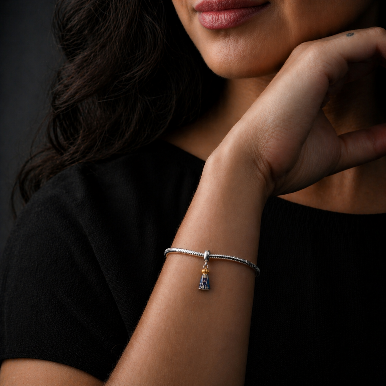 Dije Virgen del Manto Rosa Celestial — Plata 925