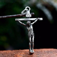 Collar Cruz de Redención Inquebrantable