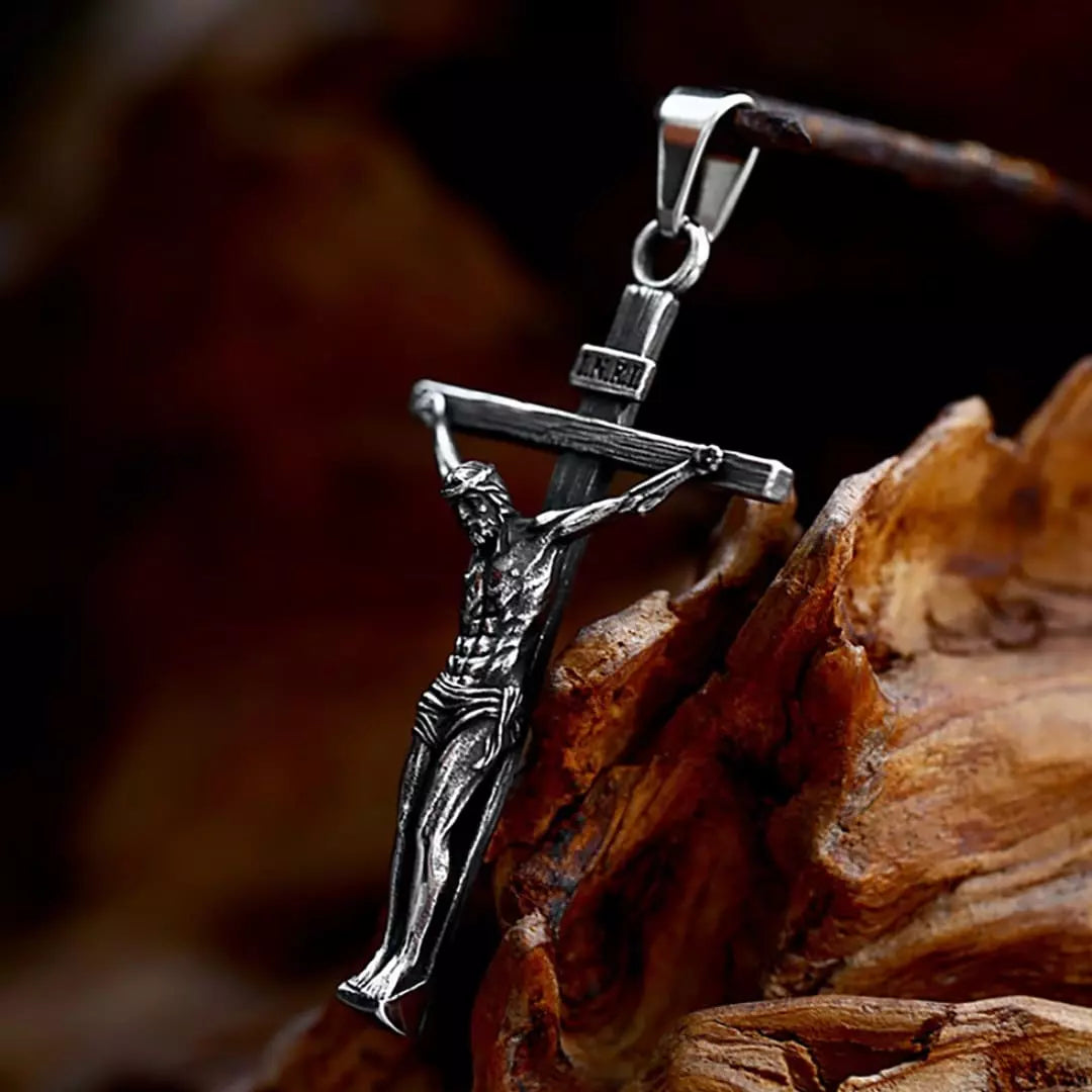 Collar Cruz de Redención Inquebrantable
