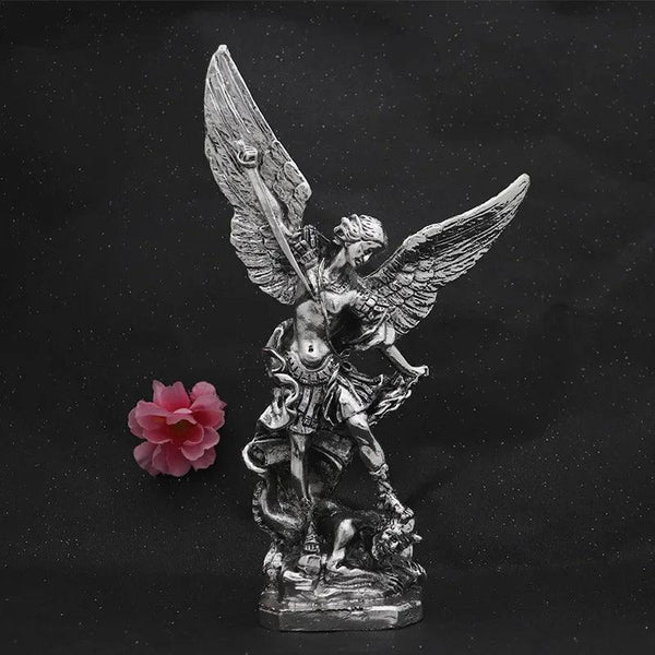 Arcángel San Miguel — Estatua de Protección y Justicia Divina