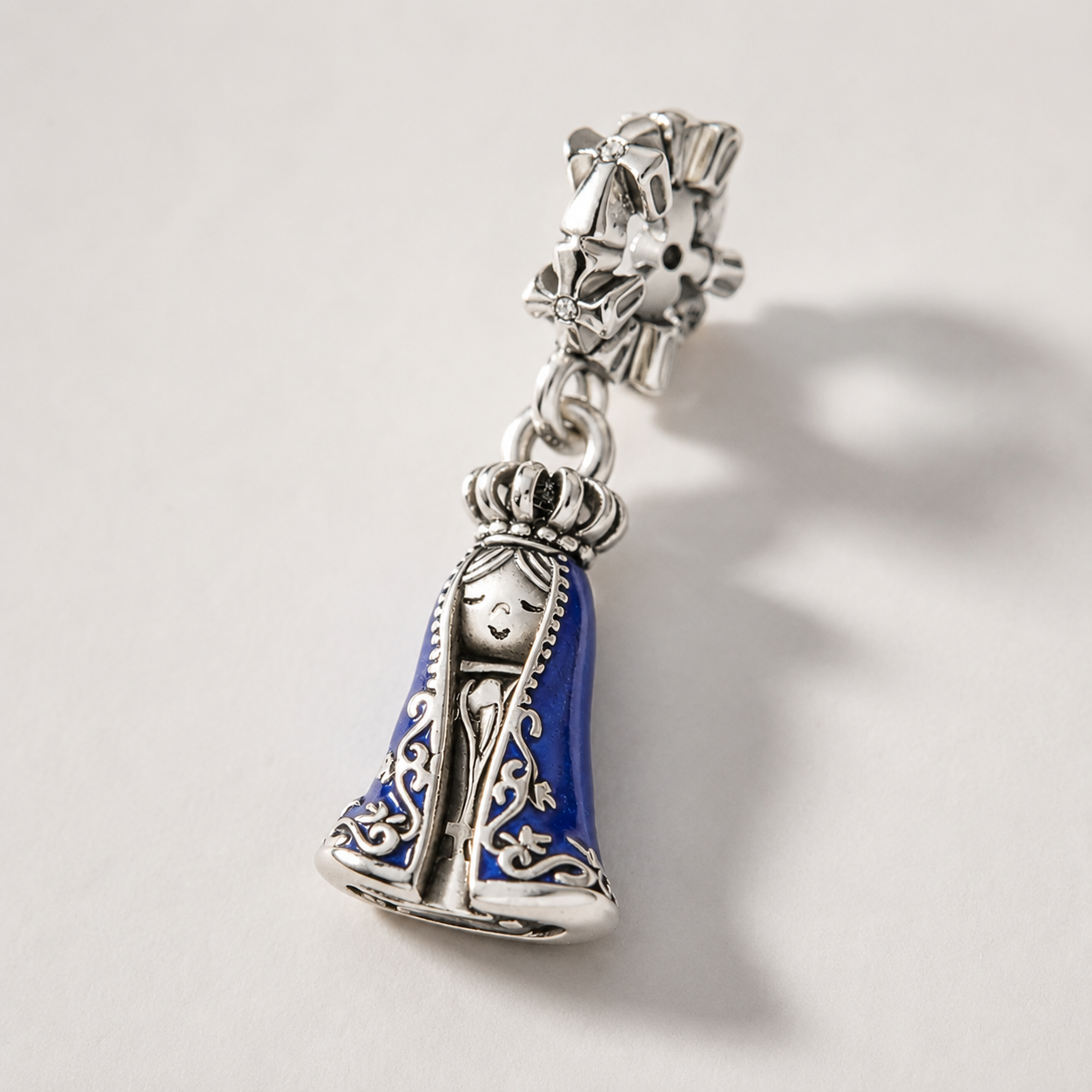 Dije Reina del Manto Zafiro — Plata 925
