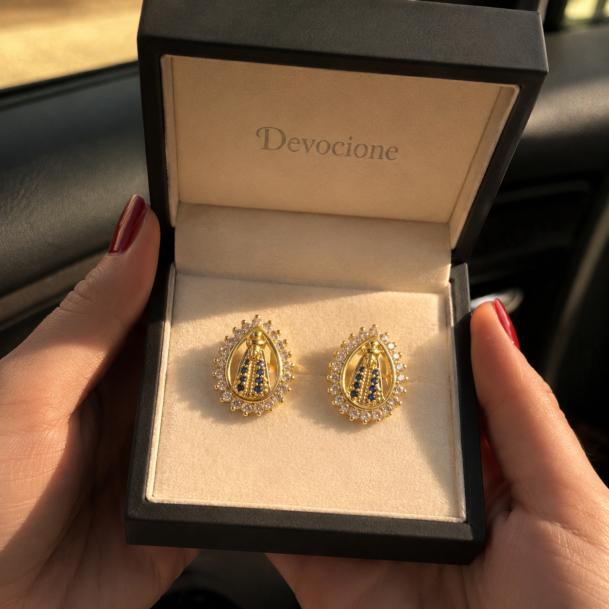 Aretes Virgen María Gota
