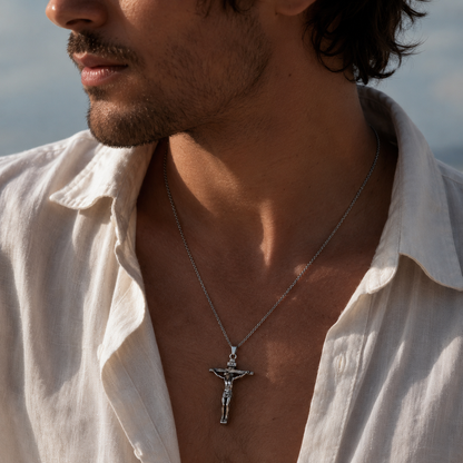 Collar Cruz de Redención Inquebrantable