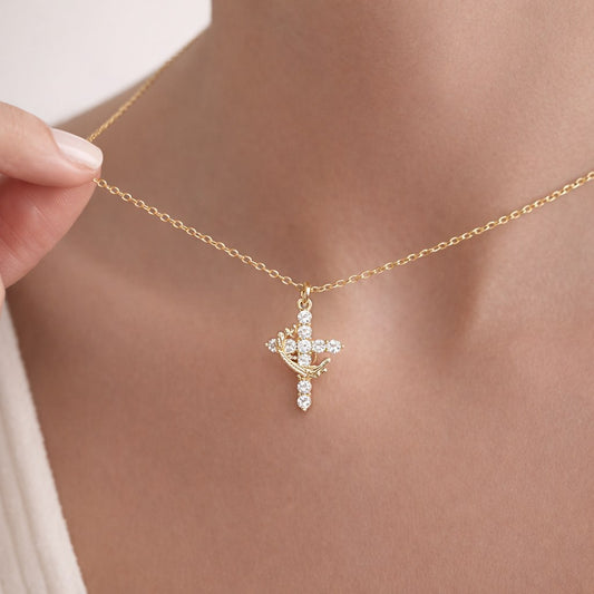 Collar Cruz & Corona – Elegancia y Propósito