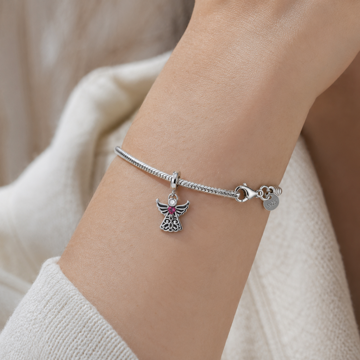 Dije Ángel con Corazón Rosa — Plata 925