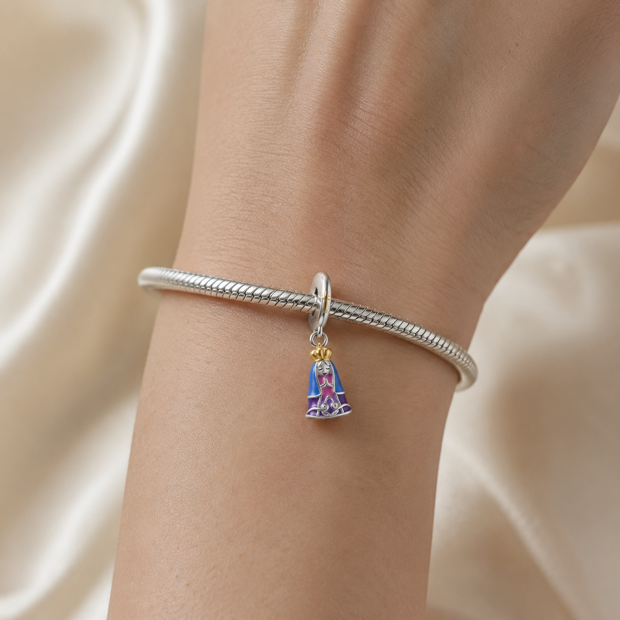 Dije Virgen del Manto Rosa Celestial — Plata 925