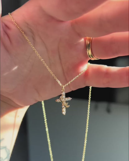 Collar Cruz & Corona – Elegancia y Propósito
