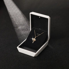 Collar Cruz & Corona – Elegancia y Propósito